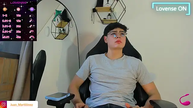 Snapshot of Im_Juaniito chatting on September 20, 9:37 pm Im Juaniito online show from September 20, 9:37 pm