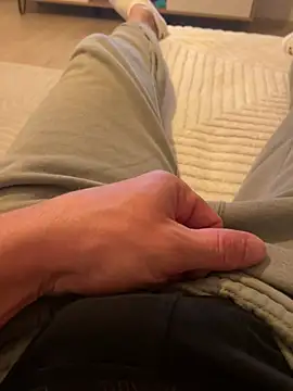 Milike 93 online show from April 8, 9:01 pm