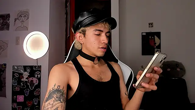 Snapshot of guynextdo0r chatting on October 10, 7:07 pm guynextdo0r online show from October 10, 7:07 pm