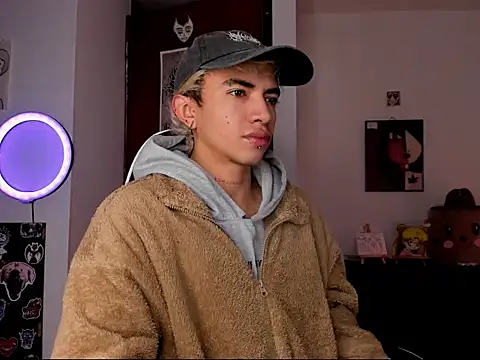 Snapshot of guynextdo0r chatting on October 8, 2:32 pm guynextdo0r online show from October 8, 2:32 pm