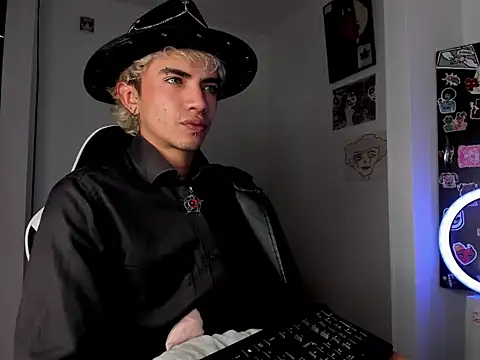 Snapshot of guynextdo0r chatting on September 29, 11:55 pm guynextdo0r online show from September 29, 11:55 pm