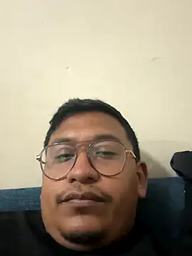 Snapshot of dannybs05 chatting on October 16, 5:15 am dannybs05 online show from October 16, 5:15 am