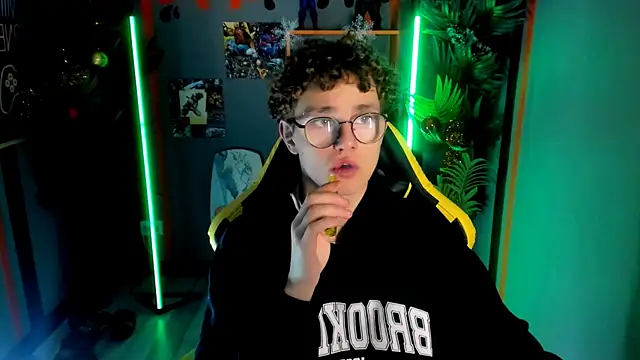 NathanCurl online show from December 21, 10:34 am