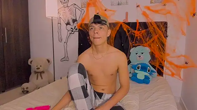 Snapshot of Zacktorres_ chatting on October 22, 10:57 pm Zacktorres  online show from October 22, 10:57 pm