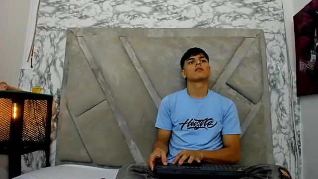 Logan Jhonson online show from November 7, 2:26 am