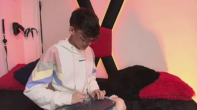 bellmontneon online show from November 10, 11:26 am