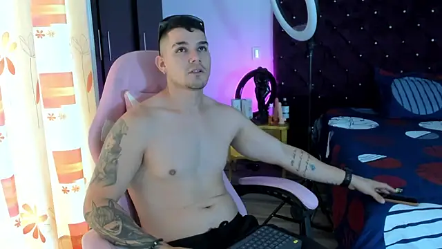 BooyHott  online show from November 24, 7:15 pm