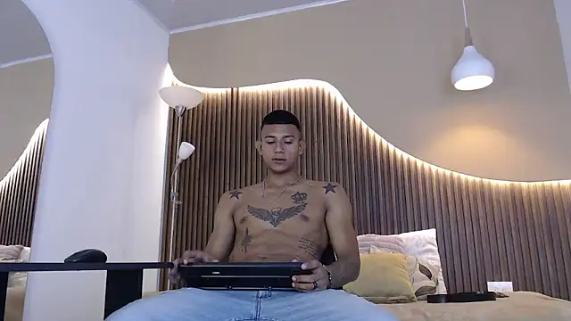 Aiden steel online show from November 8, 1:36 pm