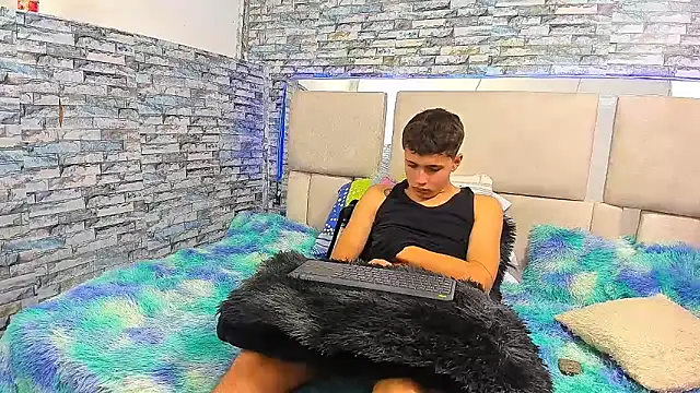 Julian wolf18 online show from October 2, 2:32 pm