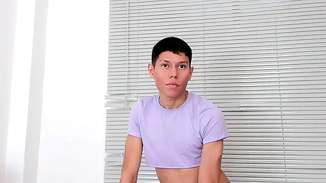 Snapshot of Little_liam chatting on October 22, 8:11 pm Little liam online show from October 22, 8:11 pm