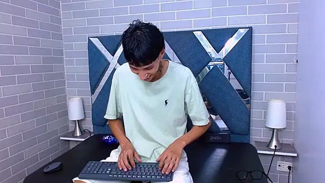Snapshot of Daniel_delux_ chatting on October 25, 1:24 pm Daniel delux  online show from October 25, 1:24 pm