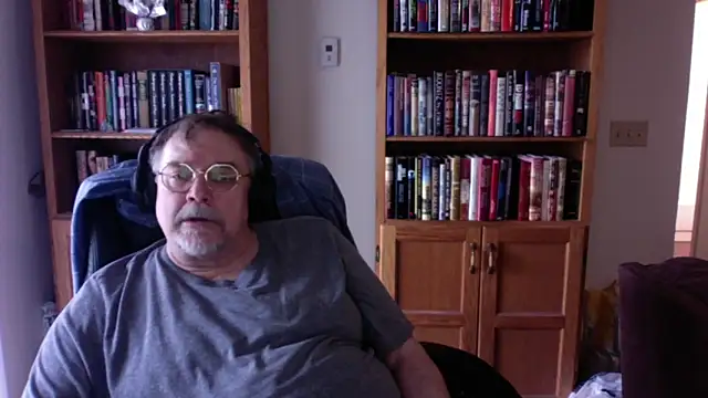 Vinyl22xh online show from April 11, 7:28 pm