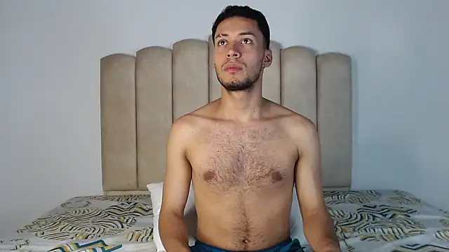 aroncooper1 online show from December 17, 5:25 am