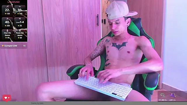 Snapshot of Skinny_batman chatting on October 25, 2:41 pm Skinny batman online show from October 25, 2:41 pm