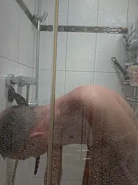 Snapshot of TommyTom76 chatting on October 31, 7:06 pm TommyTom76 online show from October 31, 7:06 pm