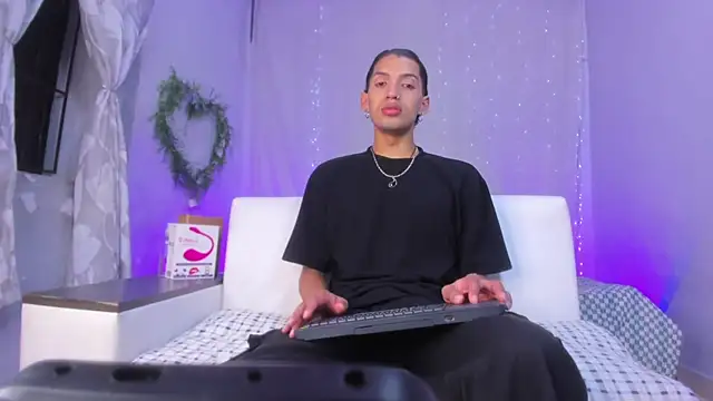 Snapshot of josesweet_ chatting on October 7, 6:23 pm josesweet  online show from October 7, 6:23 pm