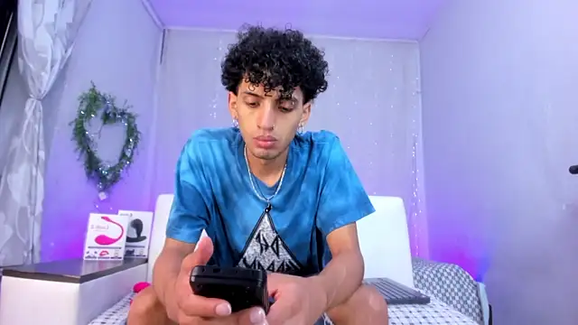 Snapshot of josesweet_ chatting on October 8, 6:56 pm josesweet  online show from October 8, 6:56 pm