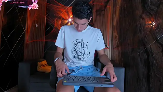 Snapshot of Stiben_boy chatting on October 24, 3:08 am Stiben boy online show from October 24, 3:08 am