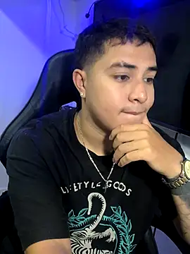 Snapshot of loki32men chatting on October 6, 7:40 pm loki32men online show from October 6, 7:40 pm