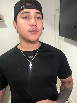 Snapshot of loki32men chatting on October 1, 3:43 am loki32men online show from October 1, 3:43 am