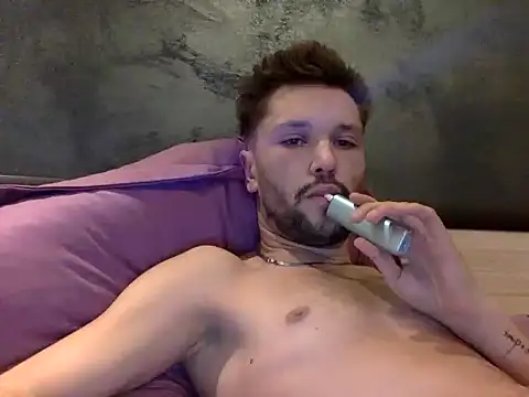 Snapshot of babykriss chatting on October 4, 6:35 pm babykriss online show from October 4, 6:35 pm