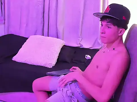 Snapshot of Adam_Loveee chatting on October 18, 2:38 am Adam Loveee online show from October 18, 2:38 am