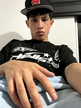 Snapshot of Adam_Loveee chatting on October 24, 5:31 am Adam Loveee online show from October 24, 5:31 am