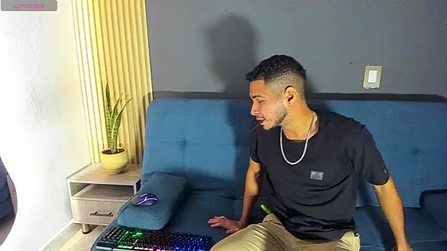 Jaybrown  1 online show from December 5, 8:16 pm