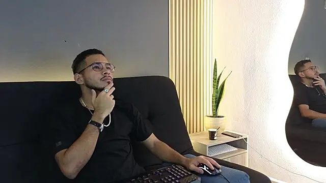 Snapshot of Jaybrown__1 chatting on October 7, 4:38 am Jaybrown  1 online show from October 7, 4:38 am