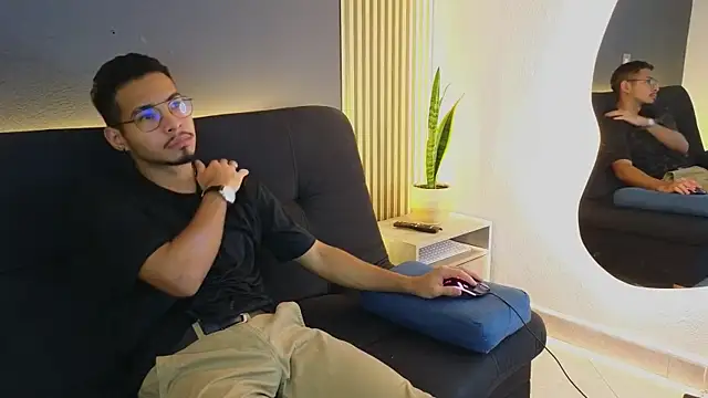 Snapshot of Jaybrown__1 chatting on October 13, 4:40 am Jaybrown  1 online show from October 13, 4:40 am