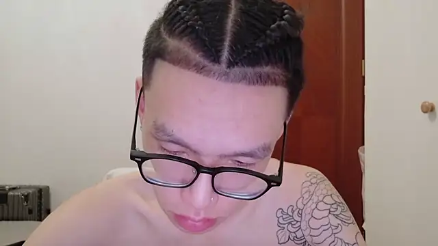 Snapshot of hangzi-0011 chatting on October 9, 11:26 am hangzi-0011 online show from October 9, 11:26 am