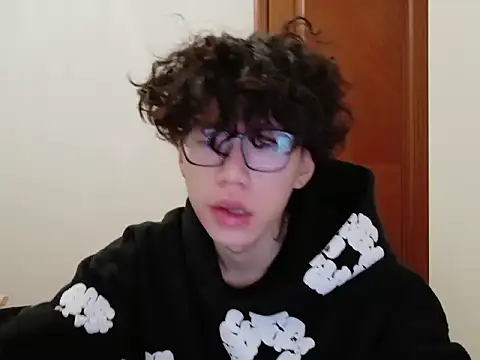 Snapshot of hangzi-0011 chatting on October 31, 10:51 am hangzi-0011 online show from October 31, 10:51 am