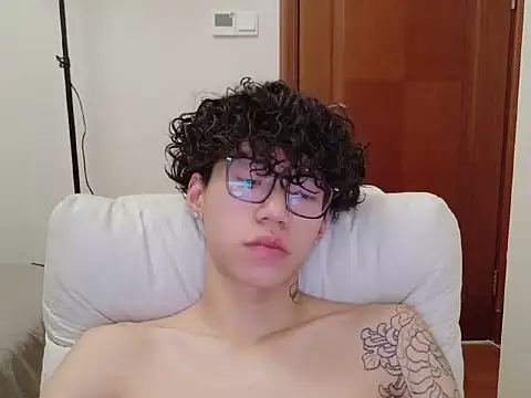 Snapshot of hangzi-0011 chatting on October 1, 11:25 am hangzi-0011 online show from October 1, 11:25 am