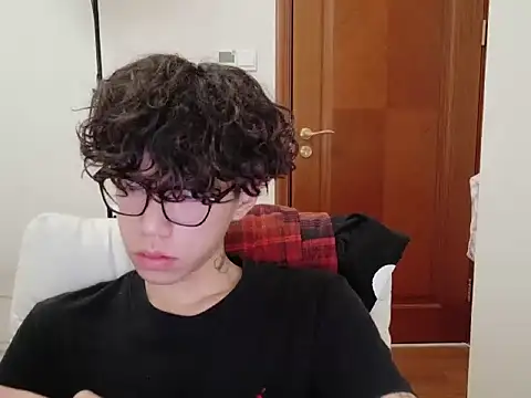 Snapshot of hangzi-0011 chatting on September 30, 11:14 am hangzi-0011 online show from September 30, 11:14 am