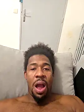 Snapshot of cracha chatting on October 16, 1:57 am cracha online show from October 16, 1:57 am