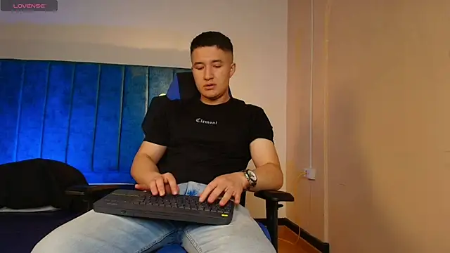 Snapshot of EthanConnor_ chatting on October 6, 12:32 pm EthanConnor  online show from October 6, 12:32 pm