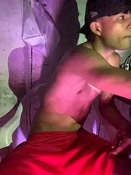 Thiagox03 online show from October 24, 5:20 am