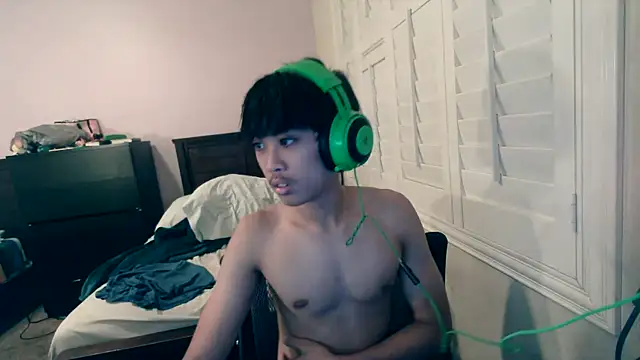 youngasianboy2007 online show from October 16, 2:52 am