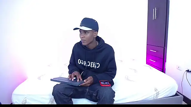 Snapshot of TITAN_SEX333 chatting on October 3, 11:43 pm TITAN SEX333 online show from October 3, 11:43 pm