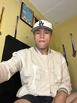 lyan t2 online show from December 3, 5:02 am