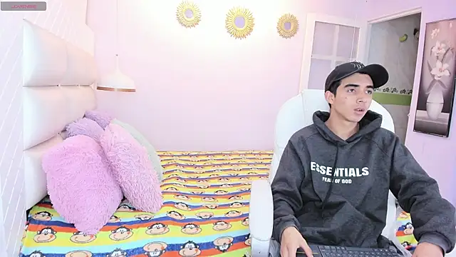 Hottie Guy online show from October 28, 5:48 pm