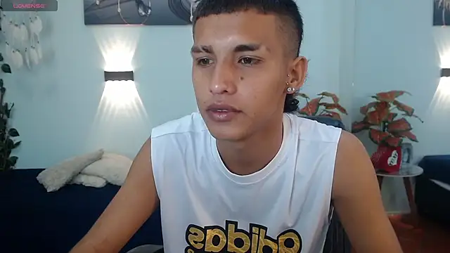 Snapshot of LiamBlack16 chatting on October 26, 1:24 pm LiamBlack16 online show from October 26, 1:24 pm