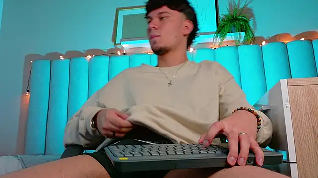 LiamThunder05  online show from November 8, 3:10 am