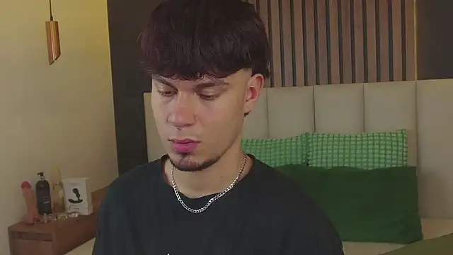 LiamThunder05  online show from December 2, 8:01 pm