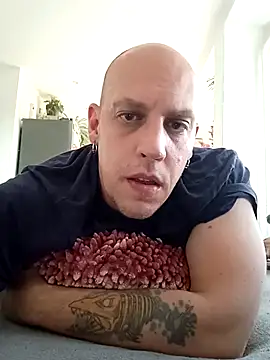 Snapshot of Kobradera1984 chatting on October 15, 2:35 pm Kobradera1984 online show from October 15, 2:35 pm