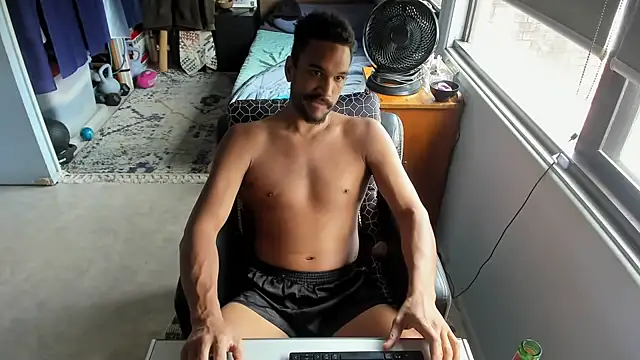 Snapshot of CassiusJohnson chatting on October 18, 1:43 am CassiusJohnson online show from October 18, 1:43 am