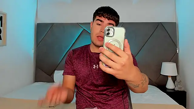 Snapshot of thiago_occonor chatting on October 27, 12:29 pm thiago occonor online show from October 27, 12:29 pm