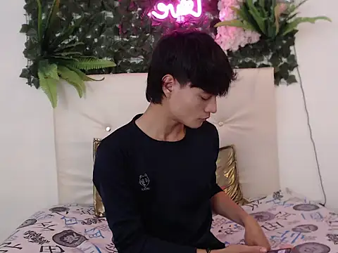 Snapshot of alex_russo__ chatting on October 22, 3:43 am alex russo   online show from October 22, 3:43 am