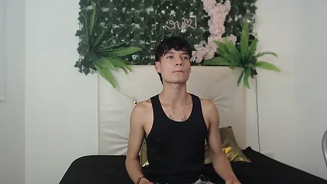 Snapshot of alex_russo__ chatting on October 11, 4:05 am alex russo   online show from October 11, 4:05 am