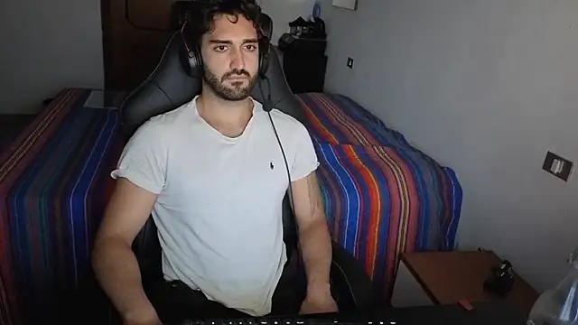 Al3xox02 online show from April 14, 6:07 pm